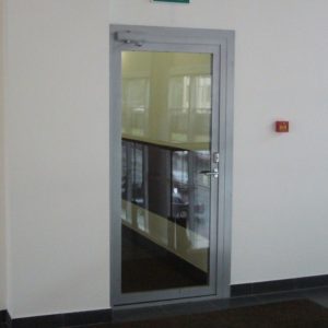 Противопожарная однопольная дверь со стеклом / серия FRM7272